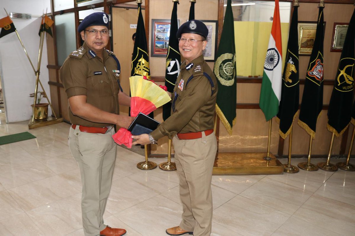ITBP_official's tweet photo. Sh. Clay Khonsai, IPS, assumed charge as Inspector General, Eastern Frontier, #ITBP, succeeding Sh. Mritunjay Kumar, IG. He interacted with officers, visited the premises, and engaged with personnel shortly after taking over. Wishing him a successful tenure!
#HIMVEERS https://t.co/y9XnHK7Rp5