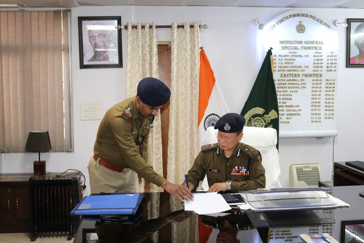 ITBP_official's tweet photo. Sh. Clay Khonsai, IPS, assumed charge as Inspector General, Eastern Frontier, #ITBP, succeeding Sh. Mritunjay Kumar, IG. He interacted with officers, visited the premises, and engaged with personnel shortly after taking over. Wishing him a successful tenure!
#HIMVEERS https://t.co/y9XnHK7Rp5
