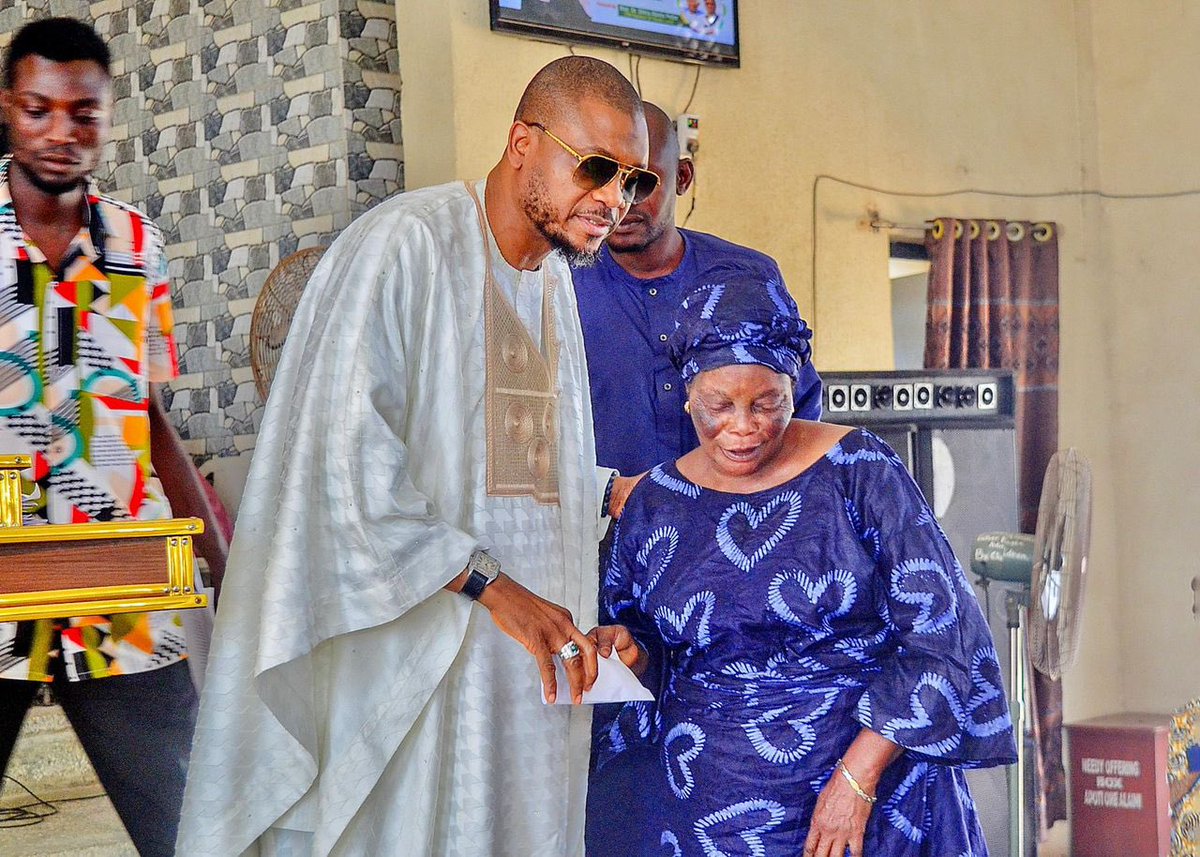 ShinaPeller's tweet photo. #Ayedero #JFOLegacy #EmpoweringWidows #RememberingTheDead #KindnessMatters. https://t.co/V2snex13xC