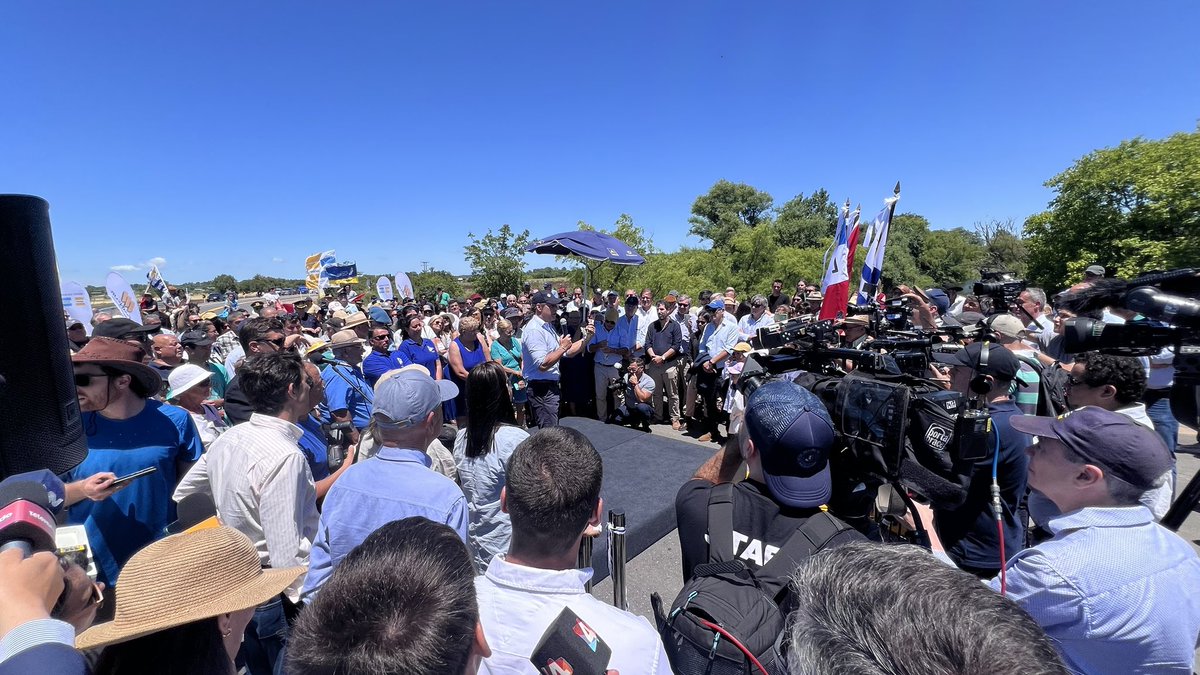 LuisLacallePou's tweet photo. En Montes participamos en la inauguración del puente ubicado sobre el arroyo Solís Grande, en el límite de los departamentos de Lavalleja y Canelones. https://t.co/OTBuwyha8B