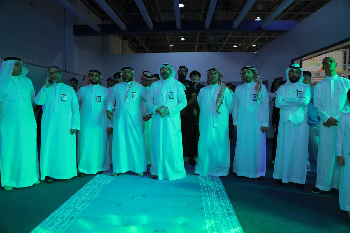 JeddahChamber's tweet photo. في انتظار الإعلان الرسمي عن الدولة المستضيفة لكأس العالم 2034 في #مركز_جدة_للمعارض_والفعاليات ضمن فعالية #غرفة_جدة 

#ترشح_السعودية2034
#معنا_ننمو https://t.co/wBcVzpMmXq