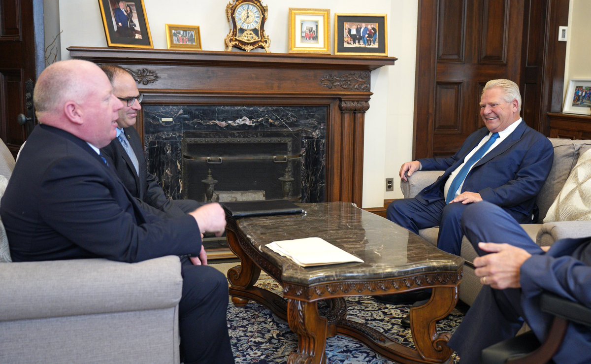 fordnation's tweet photo. Ontario’s @GrainFarmers represent 28,000 farmers across the province who are responsible for creating 90,000 jobs and over $27 billion in economic output, all while helping put food on our tables.

I was happy to meet their team at Queen’s Park yesterday with @RobFlackEML and thank them for their many contributions to our province.