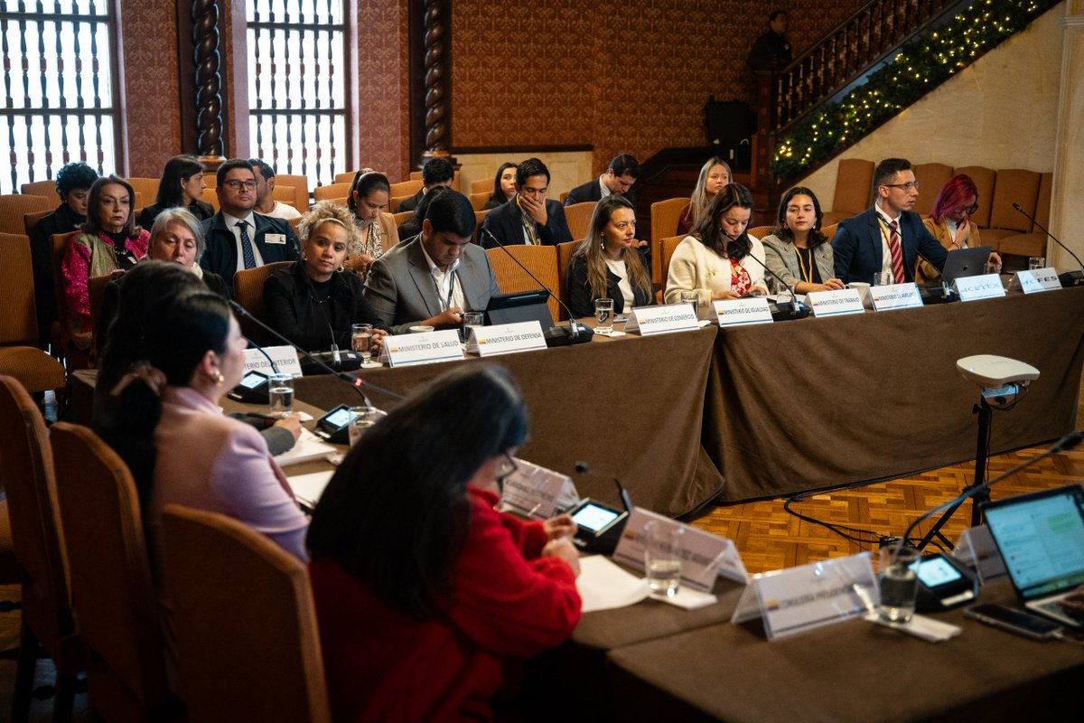 CancilleriaCol's tweet photo. Por primera vez, la actualización del decreto introduce, un reglamento para la #CNIM y define planes de acción como bases operativas para una gestión coordinada y eficiente entre los Ministerios e Instituciones miembros. https://t.co/1zSqYOEdMW
