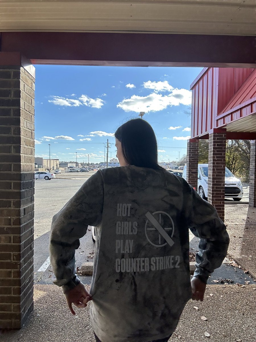 Made myself a sweatshirt today 🔥 #esl #cs2 
Inspiration from <a href="/7liciousCSGO/">Tilde Byström</a>