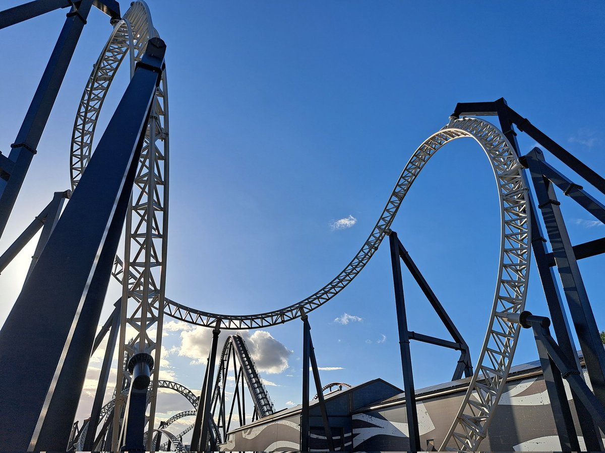 For day 11 of #25daysofcoasters I have...

Sik in No.15 at Flamingo Land!

This is a great ride with a fun first half and some insane barrel rolls to finish it off, although doing it 17 times in a day definitely made me question my decisions!