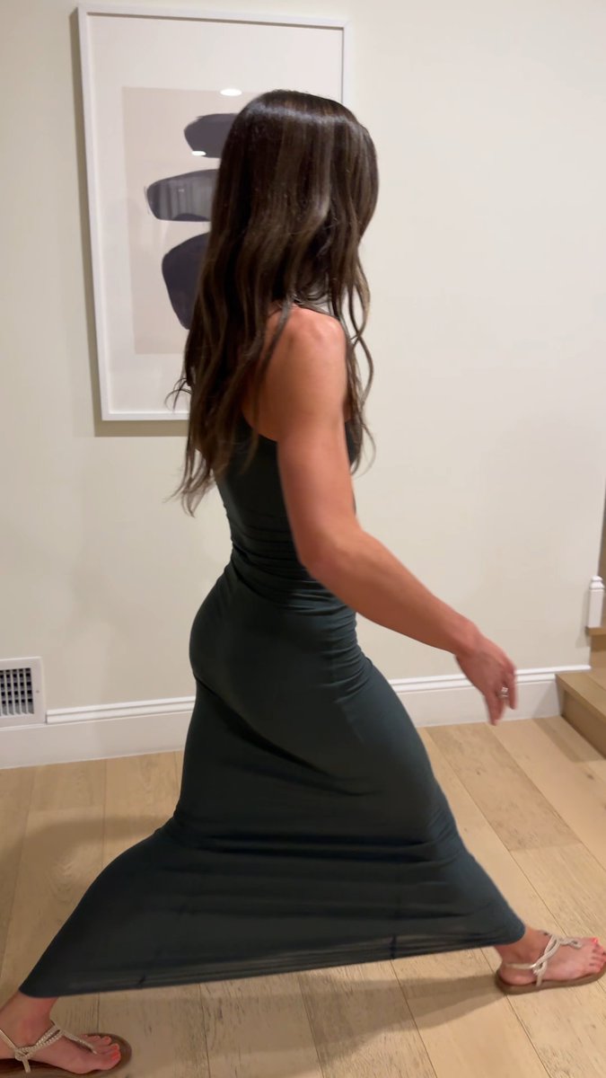 Well there ya have it! You can do a split in a dress!