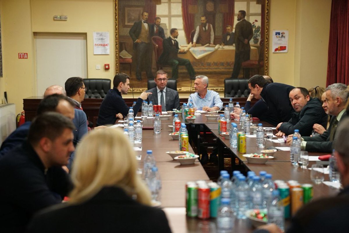 Вечерва редовна седница на Извршниот Комитет на ВМРО-ДПМНЕ. За идните планови, подготовки за наредните партиски активности и локалните избори кои следат.

#РаботаШтоНосиПромени