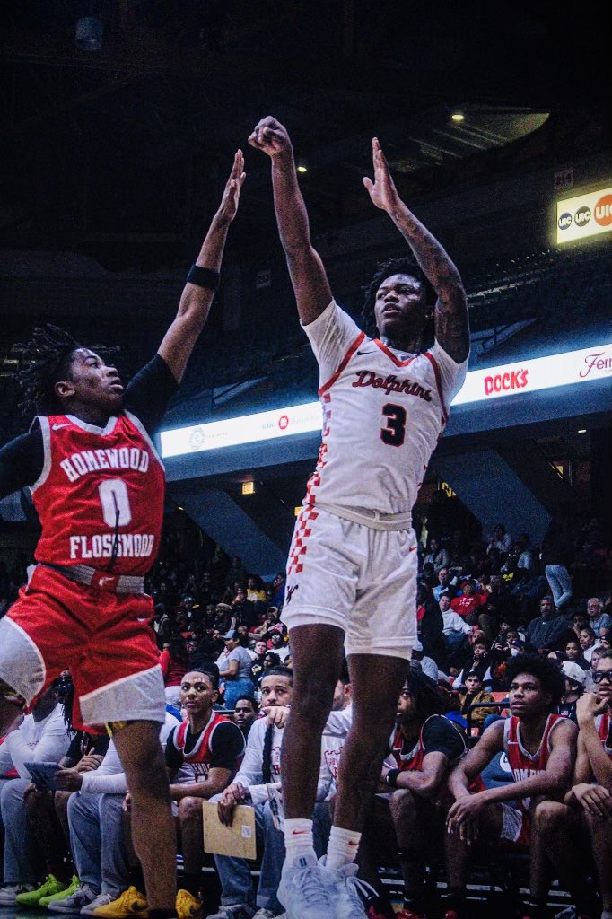 The #ChicagoEliteClassic matchup between Whitney Young and Homewood-Flossmoor featured two of the area’s top guards.

HF’s Jayden Tyler (2025, Wofford) was named player of the game, dropping 27 in a win.

WY’s Marquis Clark (2026) was a force getting to the rim, finishing w/ 19.