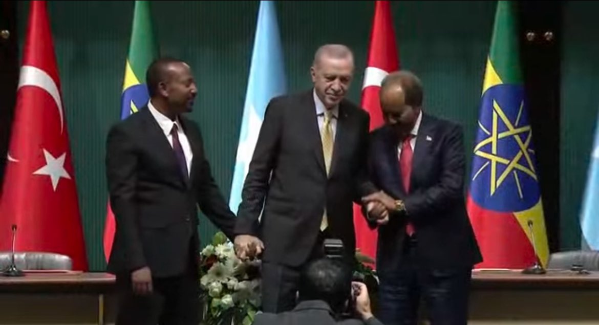 ragipsoylu's tweet photo. BREAKING — Somalia and Ethiopia formally commit to each other’s territorial unity and sovereignty in a joint declaration. https://t.co/G2NUNzQ3aT