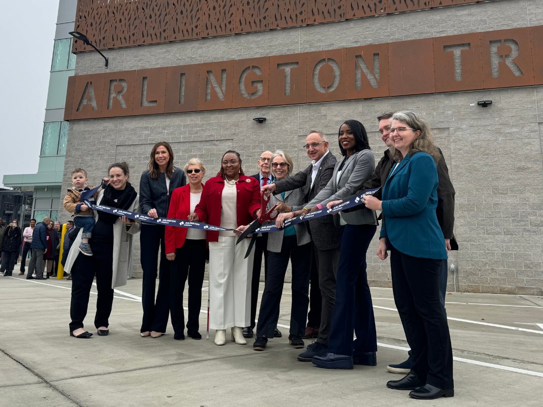 VirginiaDRPT's tweet photo. ๐โ๏ธ Ribbon cuttings, big smiles, and transit love! ๐ This week, our NOVA team celebrated OmniRide's I-66 launch in Gainesville and ART's new facility in Arlington. ๐๐ Plus, our Director, Tiffany Robinson, gave the driverโs seat a try! ๐ฆธโโ๏ธ๐ #NOVATransit #DRPT #ART #OmniRide https://t.co/afw6C8zDjs