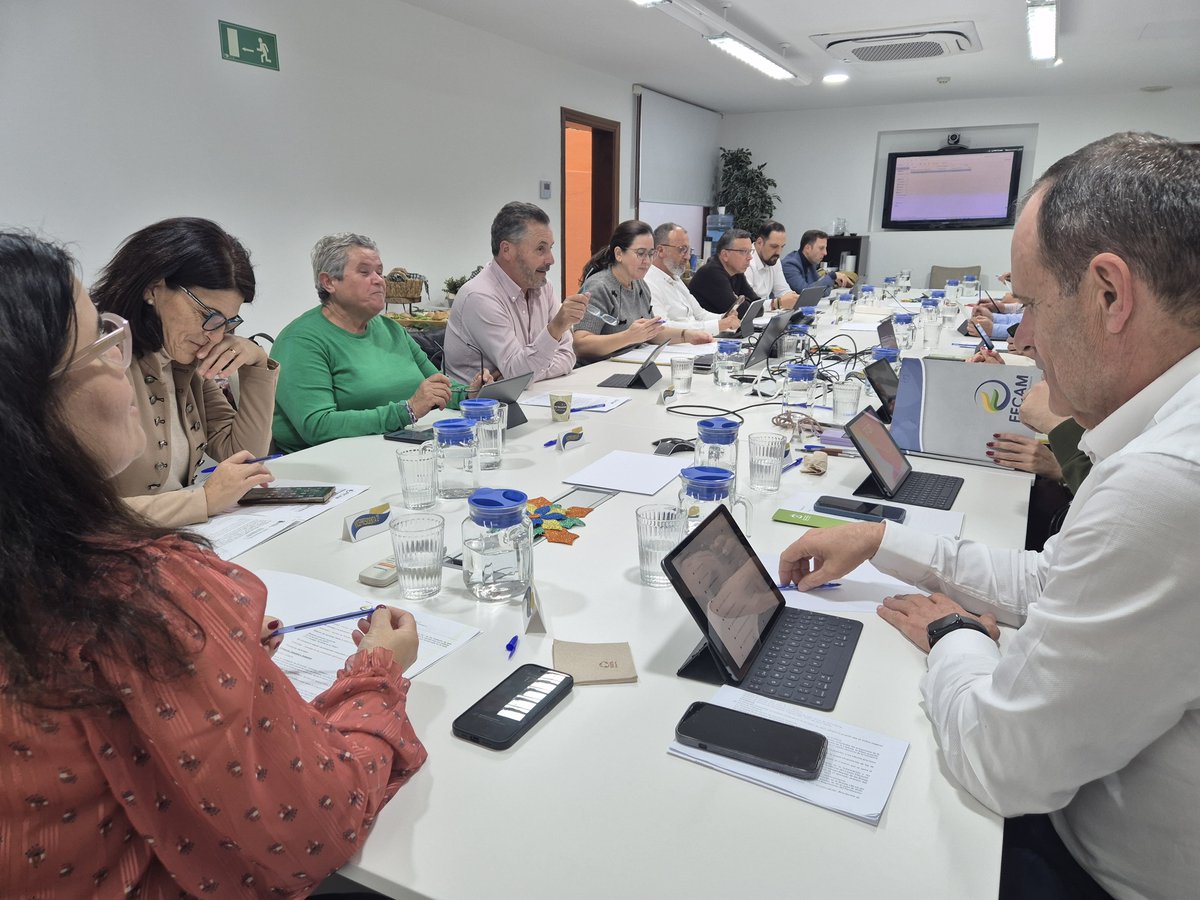 <a href="/_mari_brito/">Mari Brito</a> <a href="/oscarhdezsuarez/">Óscar Hernández</a> <a href="/AnaDortaGuia/">Ana Dorta</a> [....] Raúl Afonso (tercero) y Rosa Mª Chinea (cuarta); el secretario general, Vicente Rodríguez Lorenzo; y los vocales: <a href="/FranciscoAtta/">Francisco Atta Pérez</a>, <a href="/Franciscogarnc/">Francisco García López 🇮🇨</a>, <a href="/jflabogados/">Jonathan Felipe</a>, Ignacio Rodríguez, <a href="/EscolasticoGilH/">Escolástico Gil</a> , <a href="/jfacsua/">Juan Jesús Facundo Suàrez</a>, Alejandro Jorge Moreno, <a href="/isidropmlanza/">isidro pérez martín</a> y <a href="/candiumpi/">Candelaria Umpiérrez</a>.