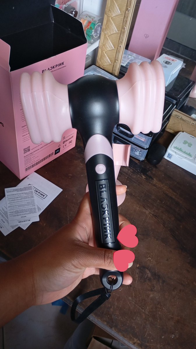 hanjicptor's tweet photo. feedback mais que positivo para a querida @giuh_ly que me vendeu a lightstick ver2 do blackpink 😞🩷 ela foi super atenciosa em todo o processo, sempre me atualizando sobre tudo, uma querida de verdade!

obrigada giu🥹💗💗💗 https://t.co/0SnPc7qHGZ