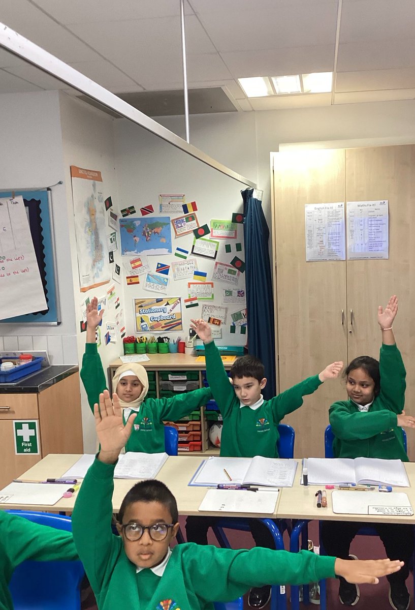 FarnhamGreen's tweet photo. Maths in action in Year 5...being able to tell the time is so important as it helps us to manage our daily lives and be more organised. #strivingforexcellence #maths #tellingtime https://t.co/7b8e6obd85