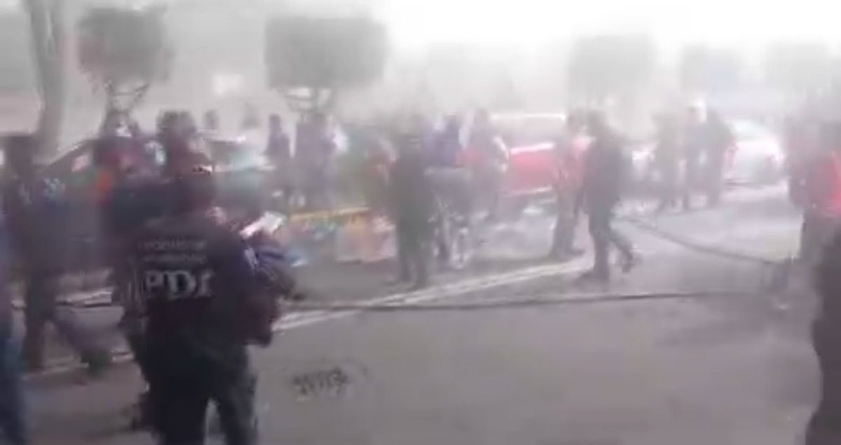 Liz_SalgadoV's tweet photo. Vecinas y vecinos de Benito Juárez ante el #incendio que se encuentra activo en la col. Santa Cruz Atoyac, les recuerdo evitar circular en la zona para que los equipos de emergencia puedan realizar su trabajo y no olviden seguir las indicaciones del personal de Protección Civil. https://t.co/1LGoaEAh1c