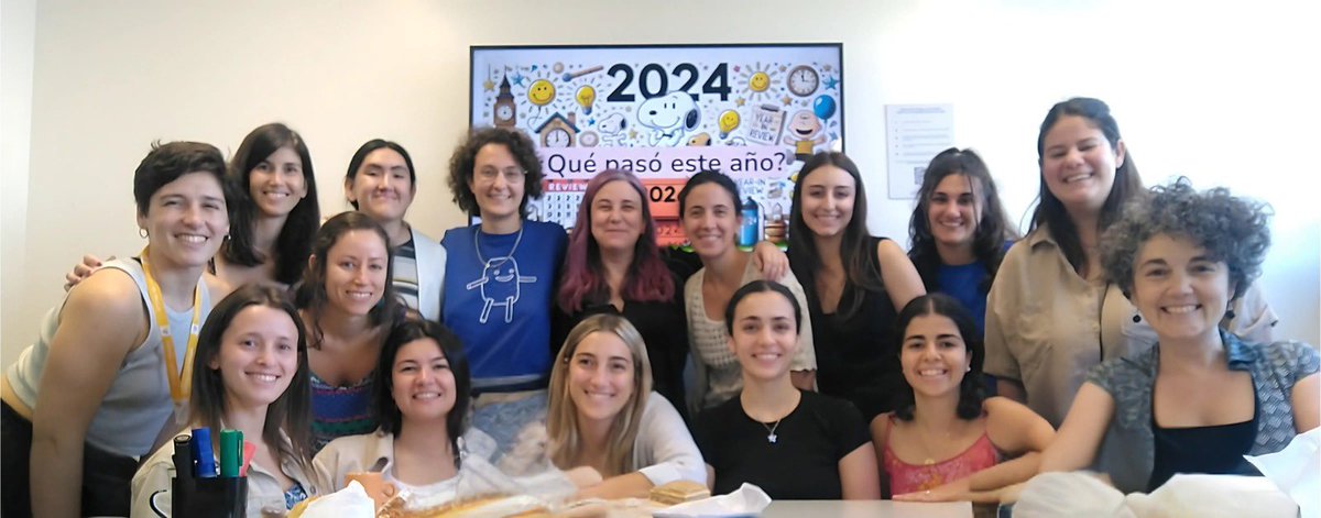 CeciliaCalero's tweet photo. En el GIECH tenemos varias líneas de investigación y cuando nos juntamos somos un montón:
@JuliLeone, @CaroGattei, Flor, Martín, Gabi, Giuli, Valen, Magui, Diana, @Goldstein_Juli, @TokatlianM, Feli, Ile, @VeroStewart, Ángela, Emma, Mati y Any https://t.co/TKS60wehJ1