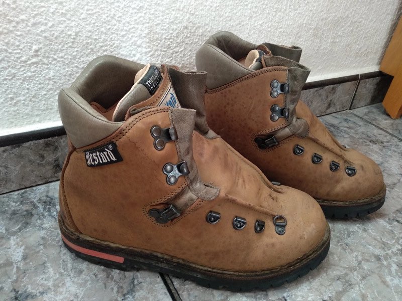 Erfons's tweet image. Me gustaría conocer al primero en Sevilla al que se ocurrió meterle calcetines a las Bestard y ponerlas empepinadas ,ese sí que fue un influencer !!!#Sevilla #cani #bestard #jogr #vespino #wallaroo