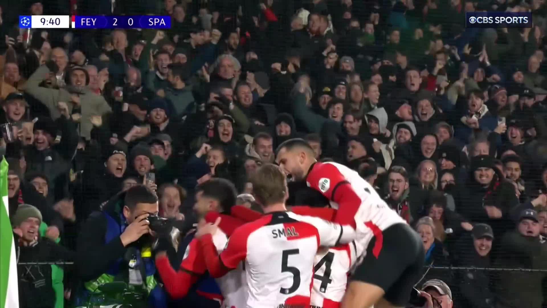 Igor Paixão lets it rip from distance as Feyenoord are rolling! 🤯💥