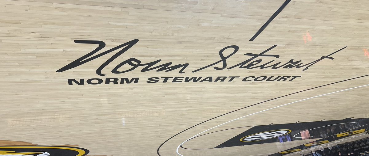 lukeoftheozarks's tweet image. Osage(3-1) vs Dixon(6-0) 🏀🏀
From Mizzou Arena in the @NormClassic

3pm tip

📻  987thecove.com
#mopreps