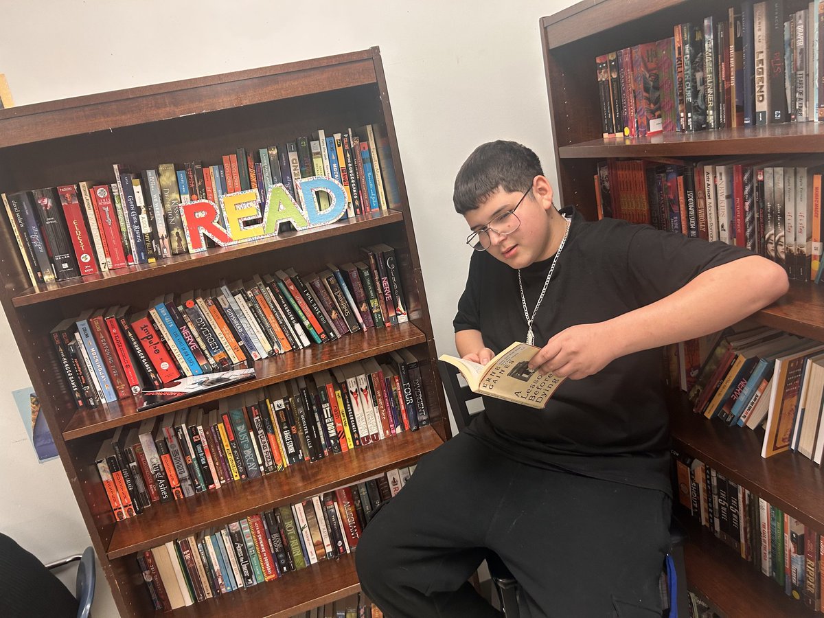 Aldine9_AISD's tweet image. @drgoffney Reading Challenge accepted! 📚Aldine 9th is #readytoread #readyforthechallenge !!! #A9Strong #AldineImpact