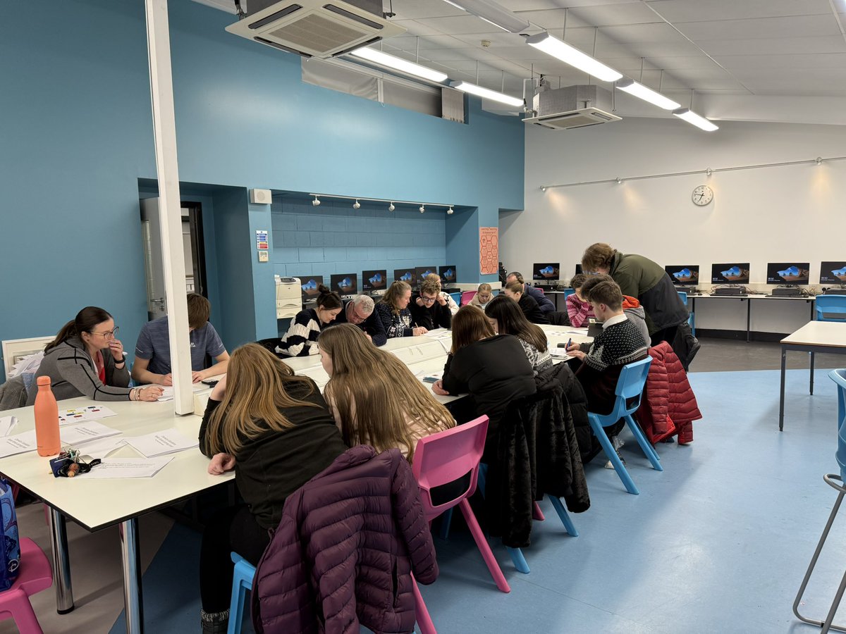 Time for our seniors family event. What a pleasure to see our families working together to solve the calculation problems. We were very impressed with all your efforts! Special mention to our returning families for a second year! Dedication!