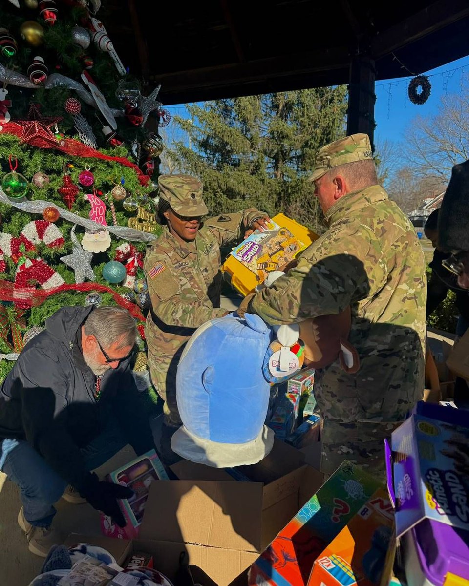 USACares's tweet photo. Santa’s Workshop—a special place where parents can choose gifts, books, games, &amp; more for their kids. 🎅💝

With every toy delivered, we're reminded of the power of community &amp; kindness during this season. Thank you for helping us brighten the season for those who serve! 💙 https://t.co/6EXzP34eeN