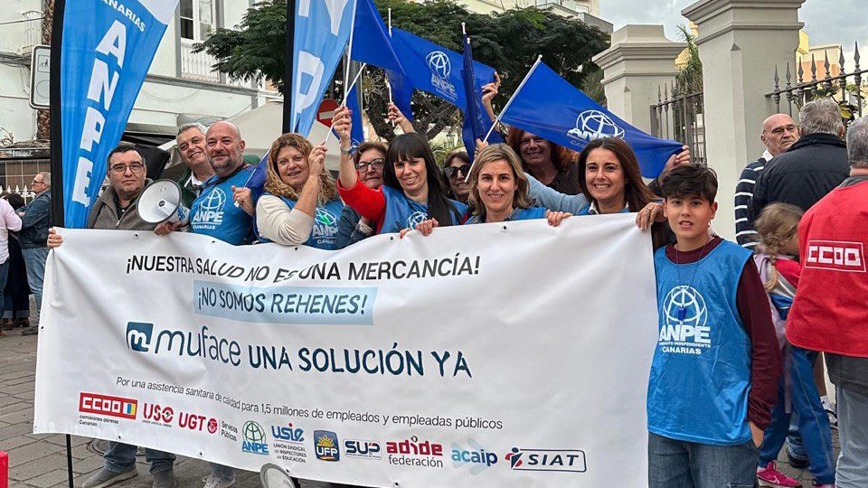 🌐 ¡Por un acuerdo de #Muface ya!

En Santa Cruz de Tenerife  y en Las Palmas de Gran Canaria salimos a la calle porque con nuestra salud no se juega.

#ANPECanarias #ATuLadoSiempre