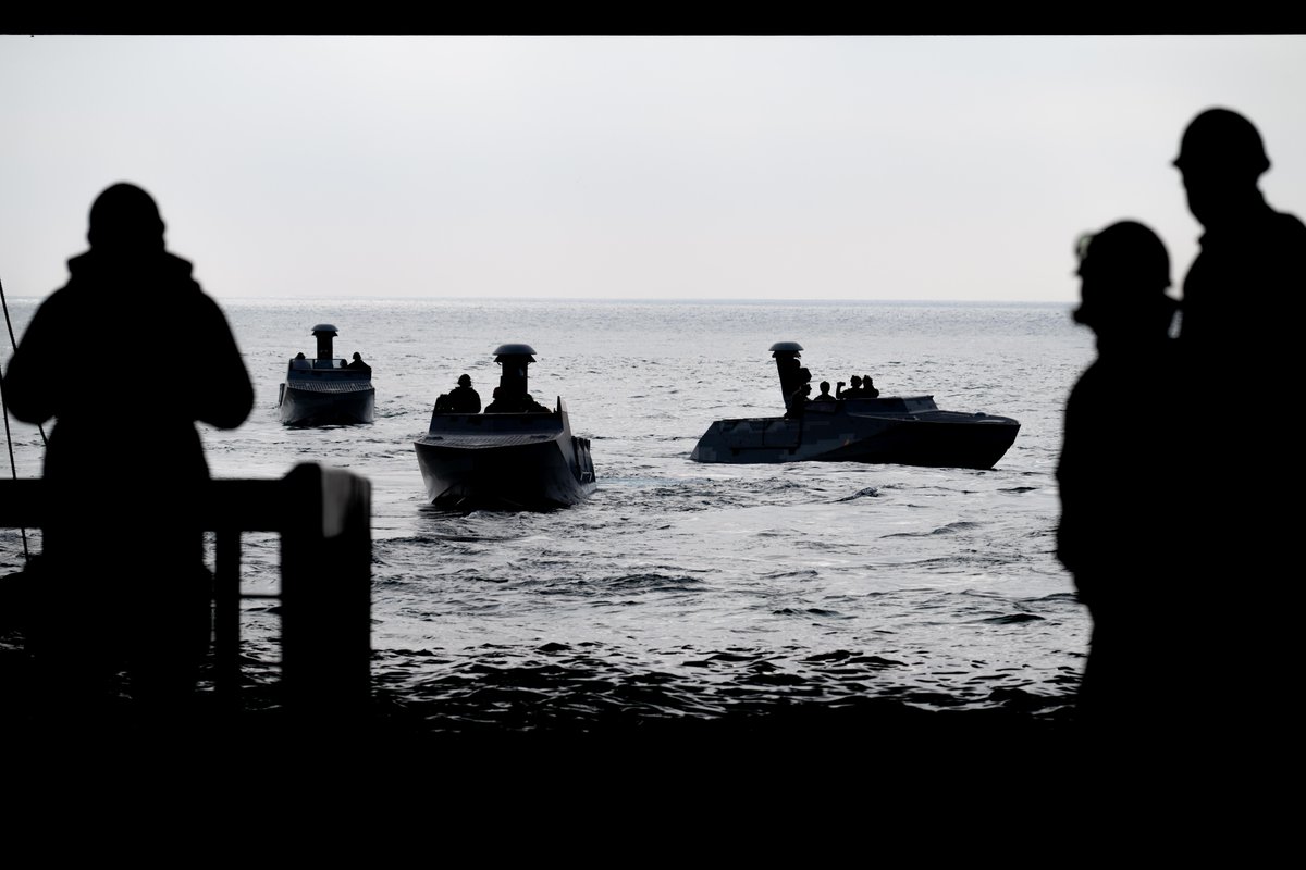 USSOCOM's tweet photo. NSW operators and @USNavy Sailors aboard USS Somerset (LPD 25) embarked Naval Special Warfare Combatant Craft Assault boats during @1MEF led Exercise #SteelKnight 24 with @3rdFleet in the Pacific Ocean.
The annual, scenario-driven exercise enhances joint interoperability. https://t.co/eADbxwY8DS