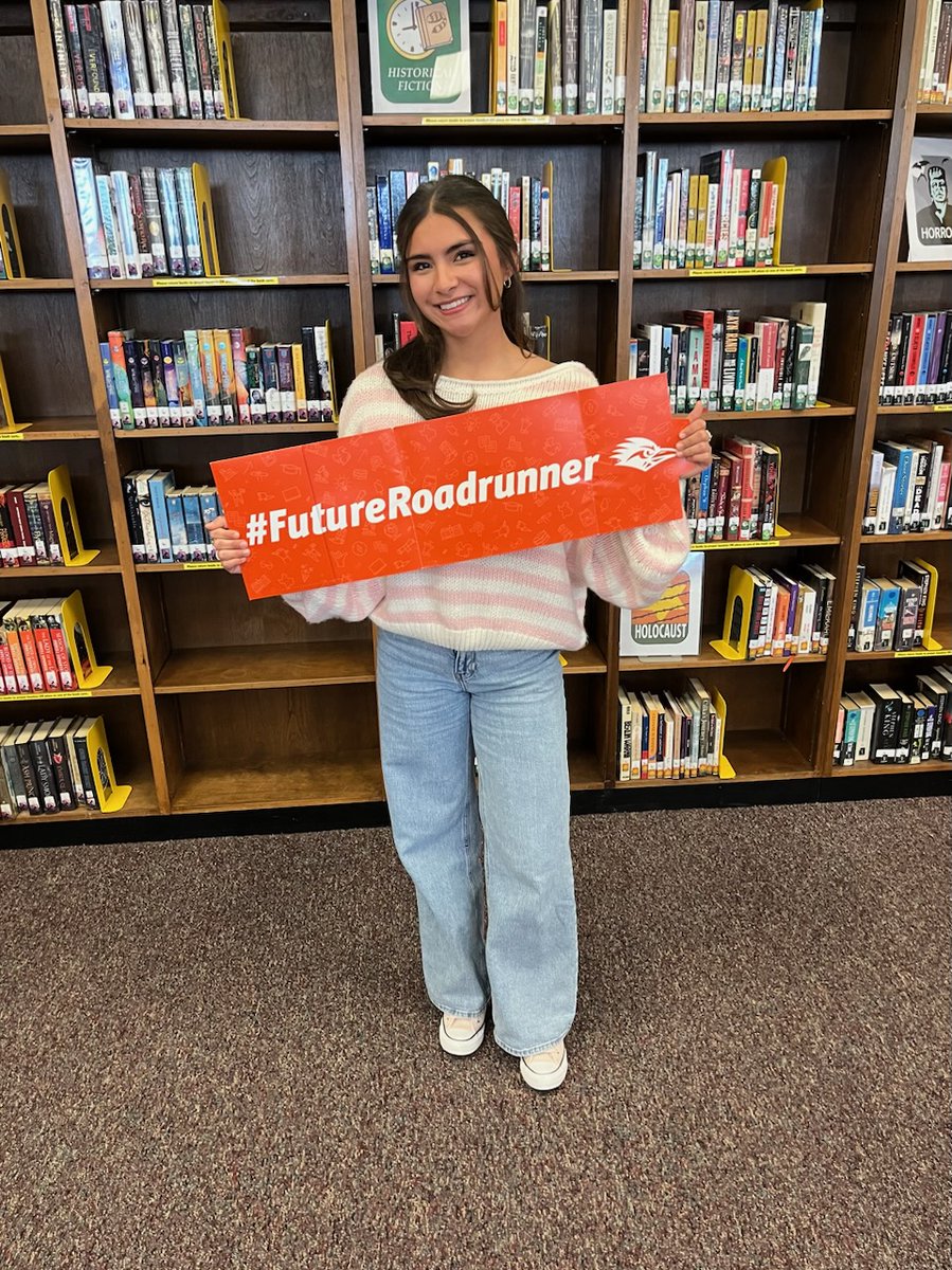 LFHS_College's tweet photo. Congratulations and way to go @losfresnoshigh senior, Bianca on your acceptance to @UTSA Nursing-Multidisciplinary Studies! #FutureRoadrunner https://t.co/AANcv2Hrim