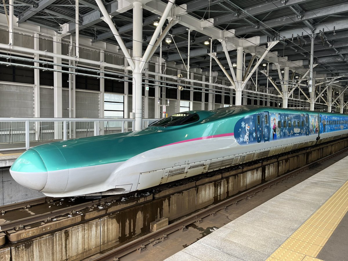 tantancam's tweet photo. お久しぶりです
北海道東北新幹線にディズニーラッピングの車両が登場しましたね https://t.co/VI2gpjWcPe