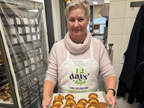 sghottawa's tweet photo. Thanks to Earnscliffe Strategies for volunteering in our community kitchen today for our #12DaysofHope! The team joined us in 2 groups with a total of 17 volunteers!
Support Earnscliffe Strategies in providing even more meals: https://t.co/1inKHBZwBV. https://t.co/mniEC4B7xt