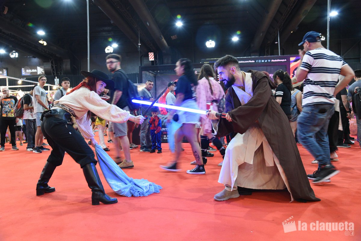 ⚔️ Gaucha con Facón de Beskar vs. Padawan con Sable de Luz 🔥
¿Qué lado eliges en este duelo épico?

Uno de los grandes encuentros que tuvimos en la Comic Con Argentina.
Gracias <a href="/LuisinaBaila/">Luisina Montero</a> y <a href="/laclaquetahd/">La claqueta</a> 

#gaming #streaming #gauchosinmortales #ComicCon