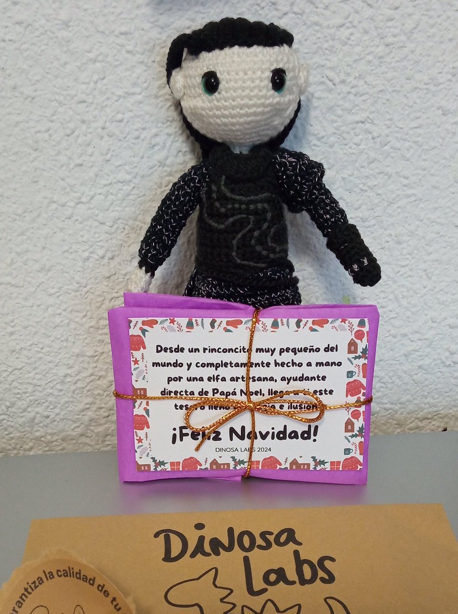 LyBlacktea's tweet photo. Adar received today something from his maker @DinosaLabs ! Here the unboxing 😌🖤

Thank you so much!! As you can see he liked it very much 🥰 https://t.co/vlhq17zb2b
