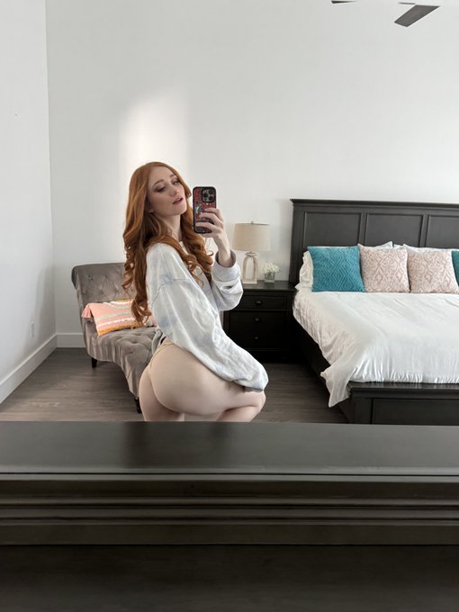 Watch Scarlet Skies's leaked NSFW photo on TwXstars