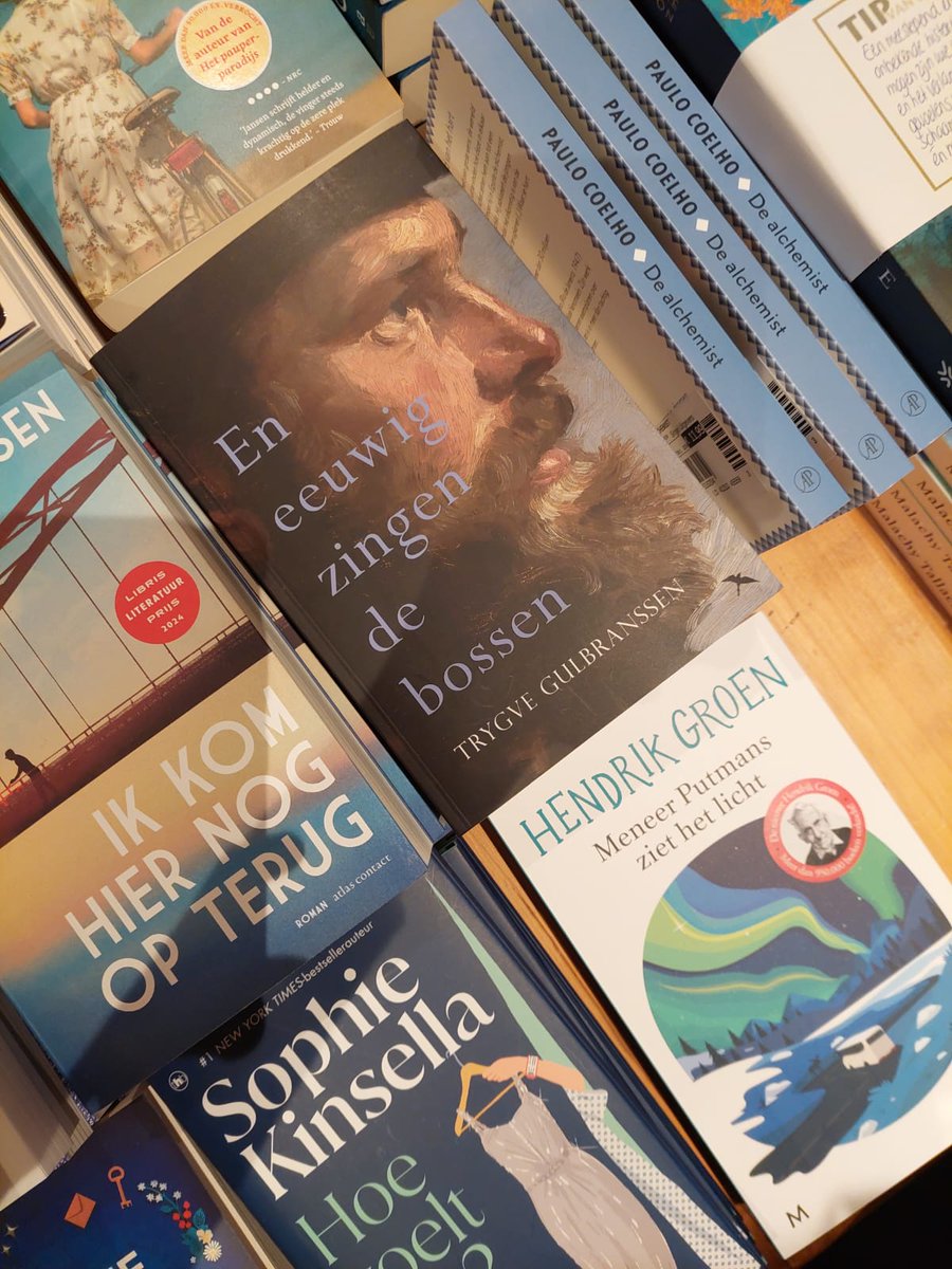 karmijnrood's tweet photo. Eerste foto's uit de boekhandels komen binnen 🥰
#eneeuwigzingendebossen https://t.co/7WxiwKK51r