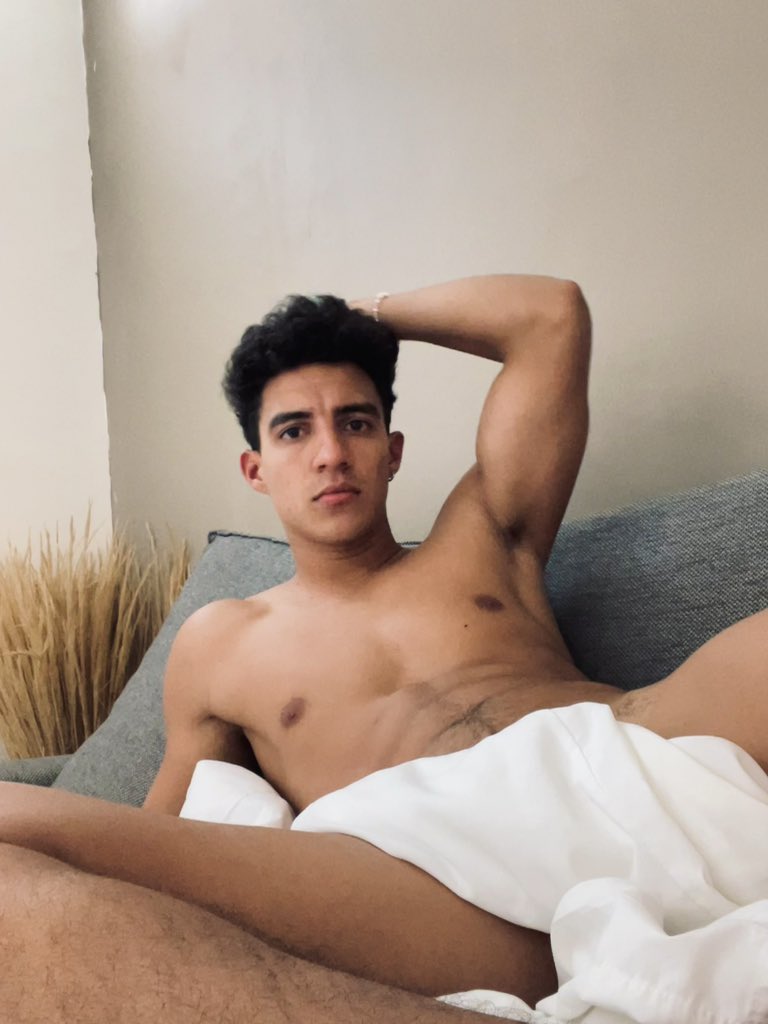 I'm bored! 😕 Who says hello 🥺