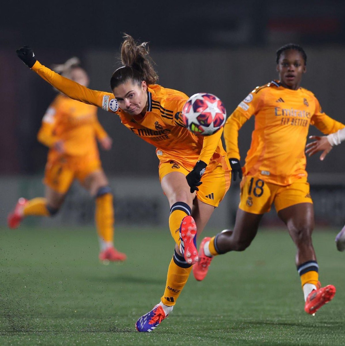 DAZNWFootball's tweet photo. GOLAZO FROM SIGNE BRUUN 🤩🔥 

Watch live for free on DAZN ▶️ https://t.co/MMeCw1nGyR 
 
#UWCLonDAZN https://t.co/fdWBjaiwvJ
