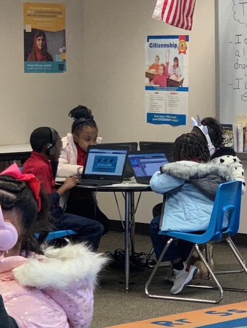 HeflinSciTech's tweet image. Our Heflin Hounds in First and Second Grade were engaged in coding activities today during Health Tech.