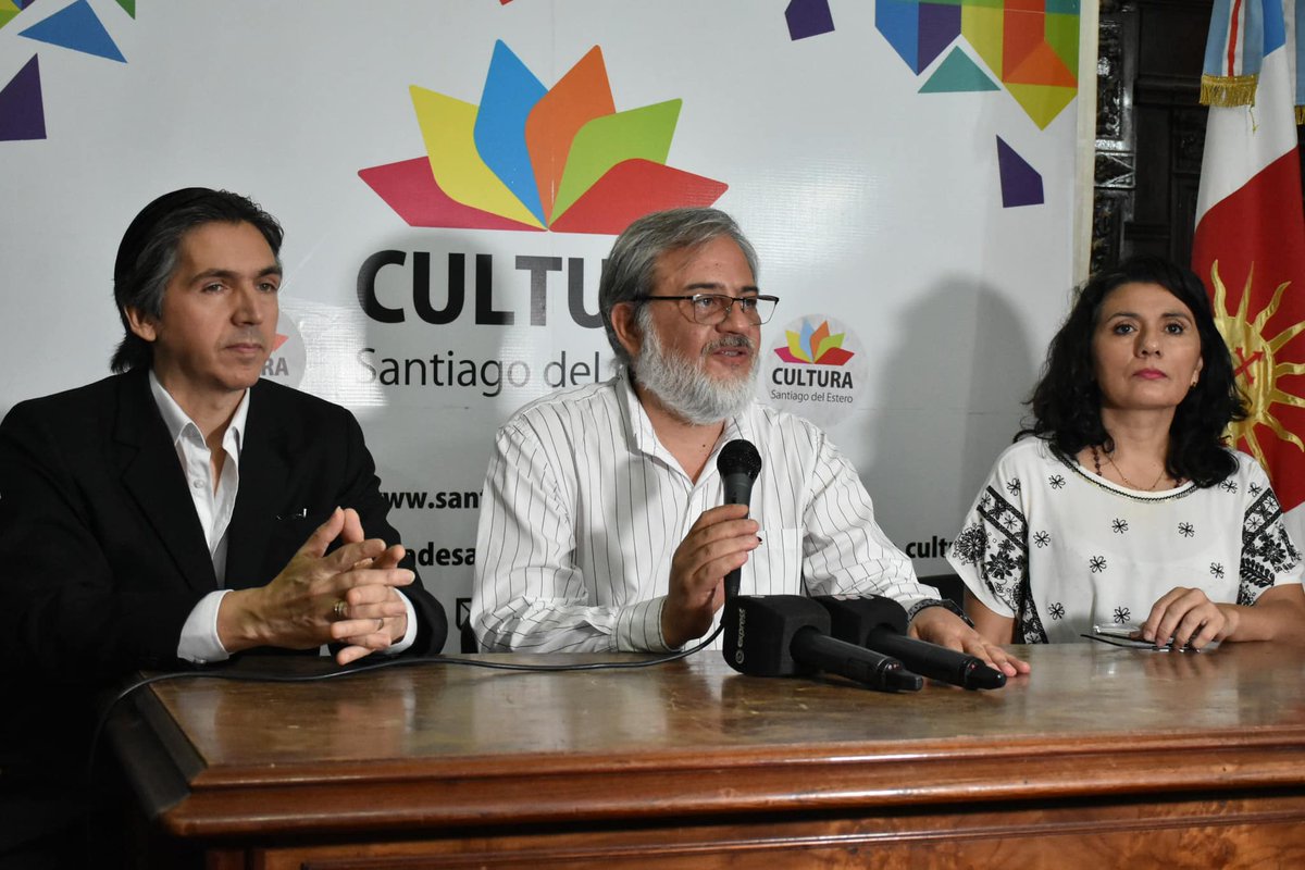 WebTribuno's tweet photo. 🙌Este viernes 13 de diciembre, el #CoroEstable de la Provincia, junto con la orquesta de Cámara Gioia Giovanille, presentará su concierto de #FinDeAño en el Centro de Convenciones Fórum, con entrada libre y gratuita 👇
https://t.co/lz63khm4tr https://t.co/nZilVScFdB