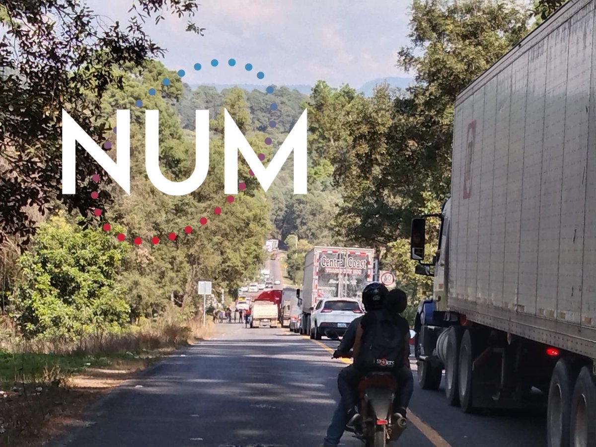 NoticiasUPN's tweet photo. 🚨⚠️Acaban de bloquear la libre Uruapan Pátzcuaro entronque San Angel!.⚠️🚨

Se les recomienda tomar rutas alternativas.

Más información en breve. 

#NoticiasEnUruapanYDelMundo
#Num https://t.co/1uMZJ9SuTr