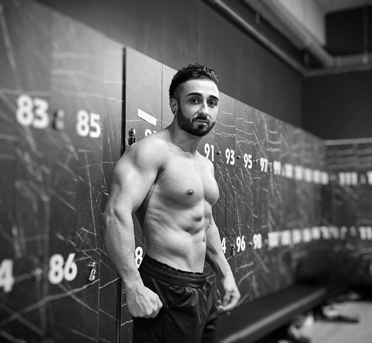 AdrianIFit's tweet photo. #gym #workout #BlackAndWhite #fitnessmodel https://t.co/I7Mpms4BgI