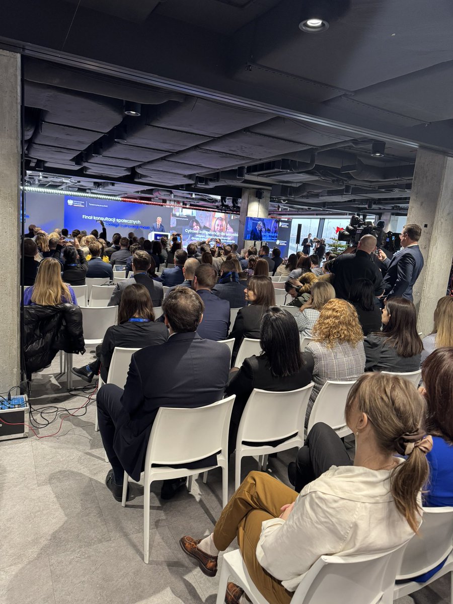 To ważne, że firmy, organizacje i obywatele, którzy na co dzień budują Polskę cyfrową, mają możliwość zabrania głosu. #konsultacjespoleczne <a href="/CYFRA_GOV_PL/">Ministerstwo Cyfryzacji</a>