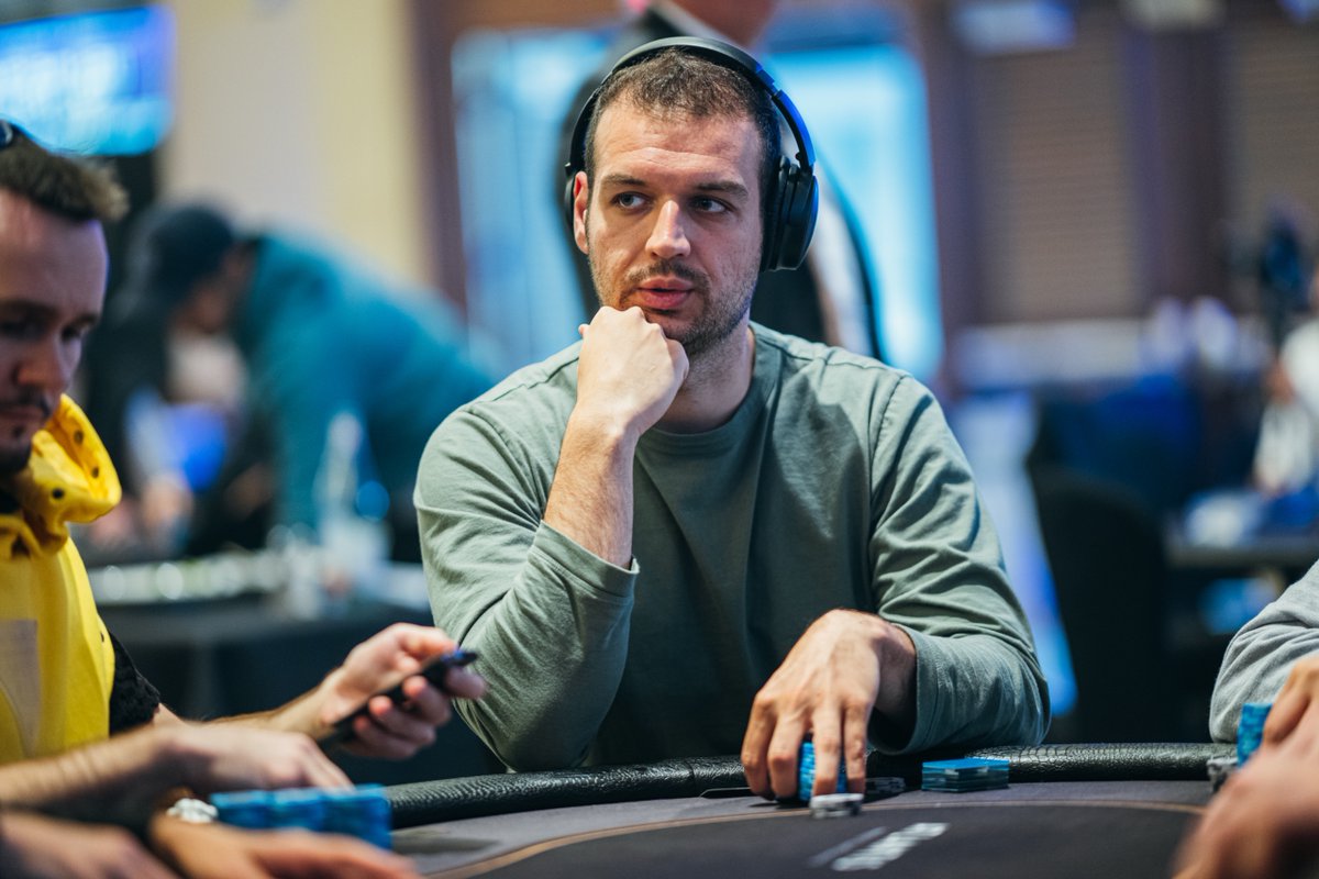 Triton Poker (@tritonpoker) on Twitter photo Ducks 🦆 in action‼️
Petrangelo opens A♦️ K♣️ +1 for 25k || <a href="/michael_addamo/">Michael Addamo</a> in the CO calls with 2♥️ 2♠️
Flop come A♥️ 7♥️ 9♣️ both players check.
Turn 2♣️ the perfect card for Addamo || Petrangelo bets 96k only to face an Addamo over-bet jamming for 433k! || Petrangelo makes Ducks 🦆 in action‼️
Petrangelo opens A♦️ K♣️ +1 for 25k || <a href="/michael_addamo/">Michael Addamo</a> in the CO calls with 2♥️ 2♠️
Flop come A♥️ 7♥️ 9♣️ both players check.
Turn 2♣️ the perfect card for Addamo || Petrangelo bets 96k only to face an Addamo over-bet jamming for 433k! || Petrangelo makes