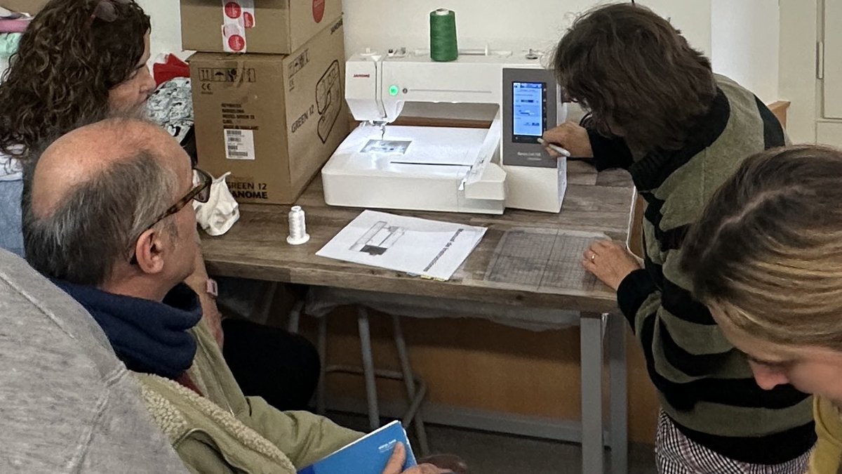 ieelisabets's tweet photo. Dia d'aprenentatge intens al claustre!  Hem posat en pràctica les eines de l'aula maker i estem entusiasmats amb les noves possibilitats que s'obren. @Educaixa @educaciocat @FundacioCarulla @consorciedubcn https://t.co/4bVf9vesH2