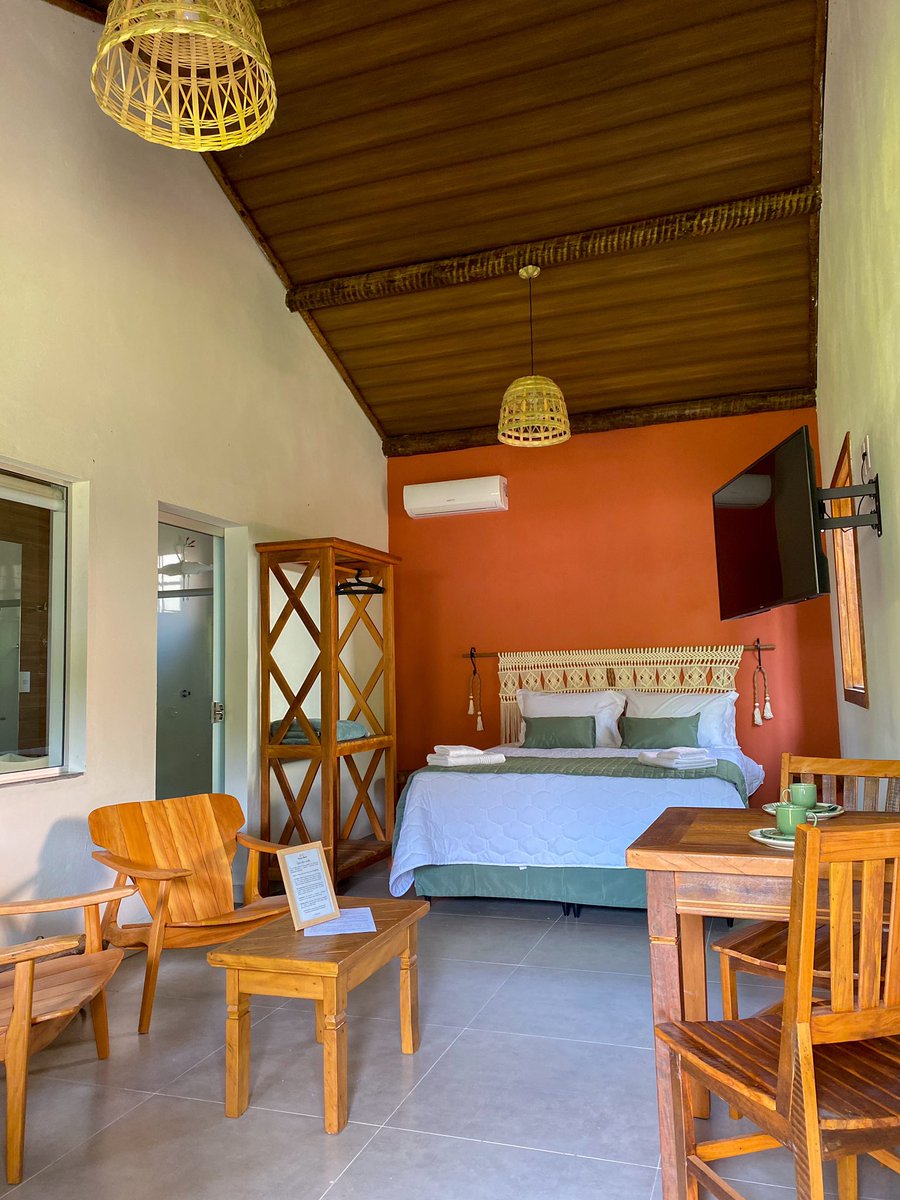 caetanocmendes's tweet image. Gente, meus pais inauguraram uma pousada recentemente, e meu pai me pediu pra tentar fazer a página gerar mais engajamento. 

Foram muitos anos de obra, é a realização de um sonho pra minha família. Quem puder curtir e/ou compartilhar, já ajuda muito! 🤍 

Ajude um transmasc 🫰🏻