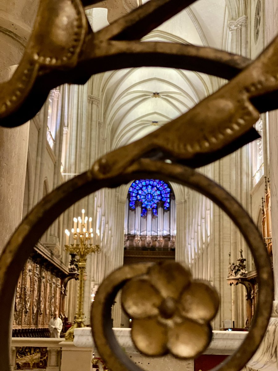 profonde émotion d’assister ce matin à la messe solennelle célébrant réouverture de Notre Dame en présence des donateurs région@iledefrance sous l’impulsion de <a href="/vpecresse/">Valérie Pécresse</a>  a contribué  fortement à sa reconstruction