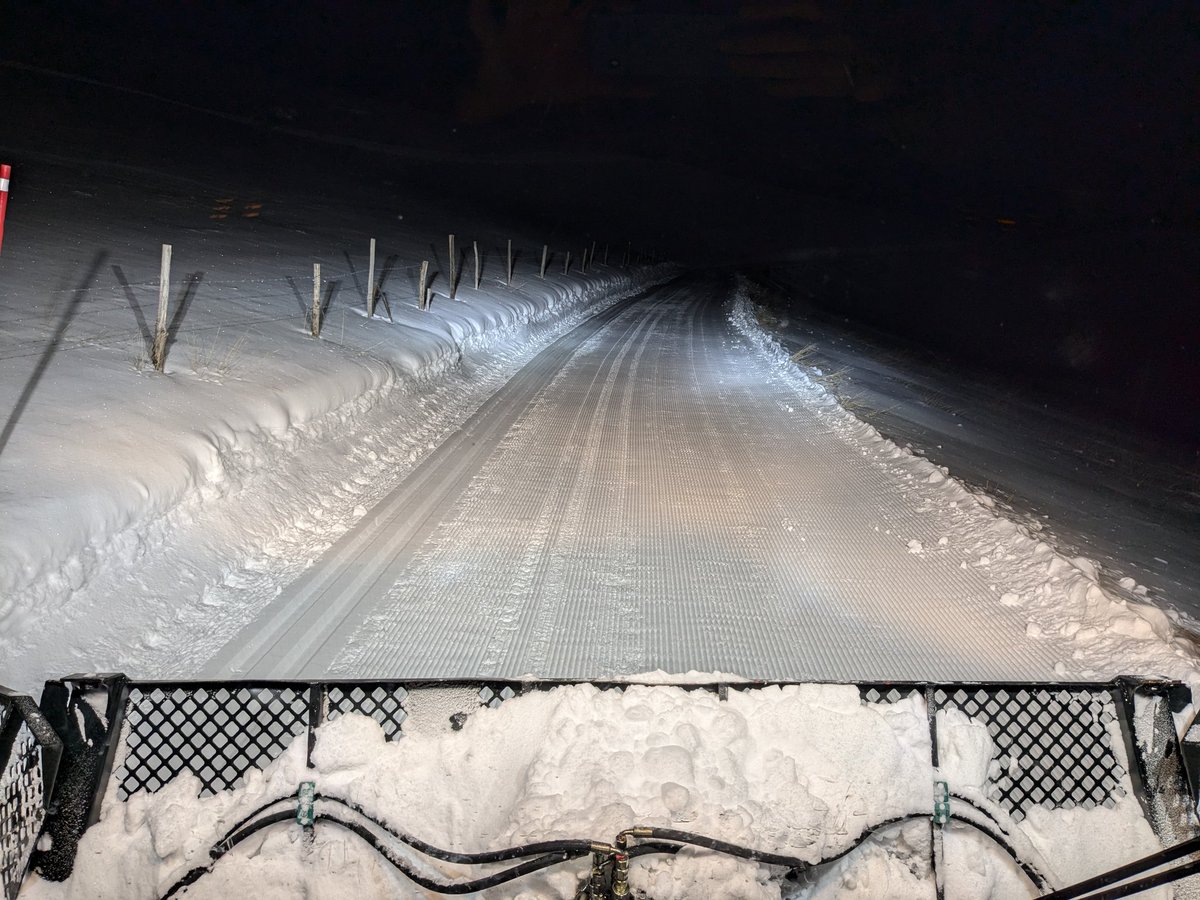 Alta_Lessinia's tweet image. Pronti per la prima sciata?
Piste preparate per l'apertura di domani. Tracciata la pista agonistica 2,5 km e la TransLessinia fino al rifugio Castelberto (km 13) con partenza da S.Giorgio. Noleggio sci chiuso (apre sabato).
Fortunato chi sarà presente alla prima...  merita!!!
