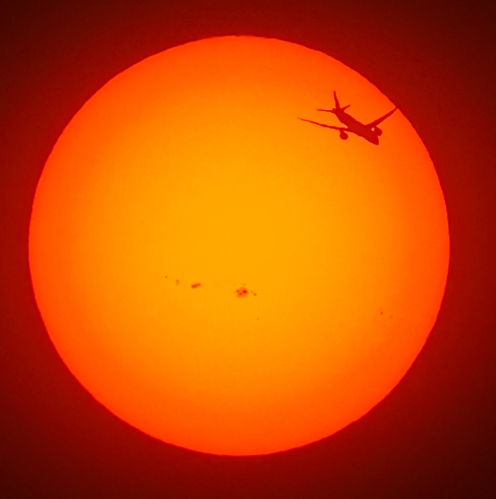 I caught one of those drones that everyone has been seeing in Jersey! Looks to be heading back to the sun, must be where the aliens live! 👽