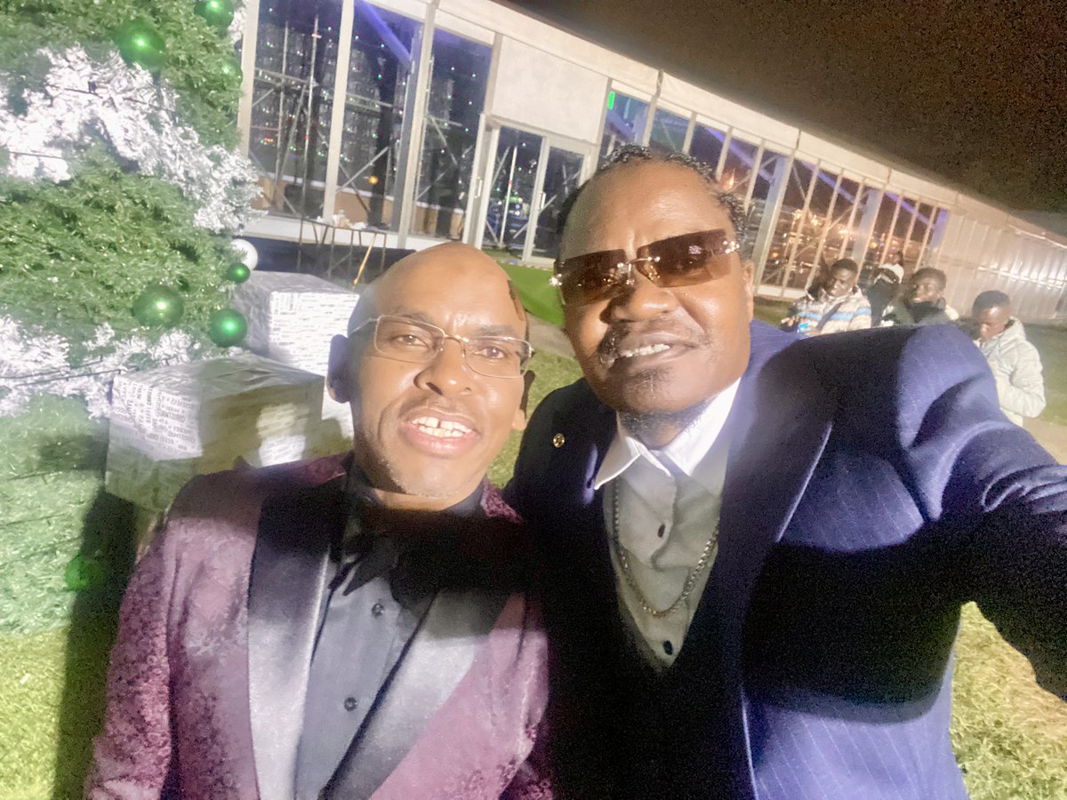 juacaliGenge's tweet photo. With @PeterNdegwa_ #CeoAwards #safaricom https://t.co/OQGqiC7HnV