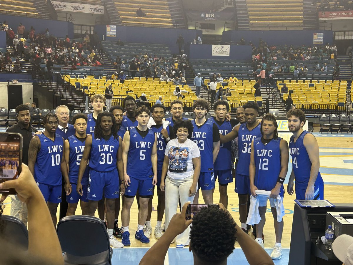 LWUmbasketball's tweet photo. Blue Raiders played a good Southern University team tough for 30 minutes on Tuesday! We got to share a special moment with Jayden Lazards mother after the game! #PlayForJay β€οΈ We miss you brother ππ» https://t.co/gkkmXMkfLq