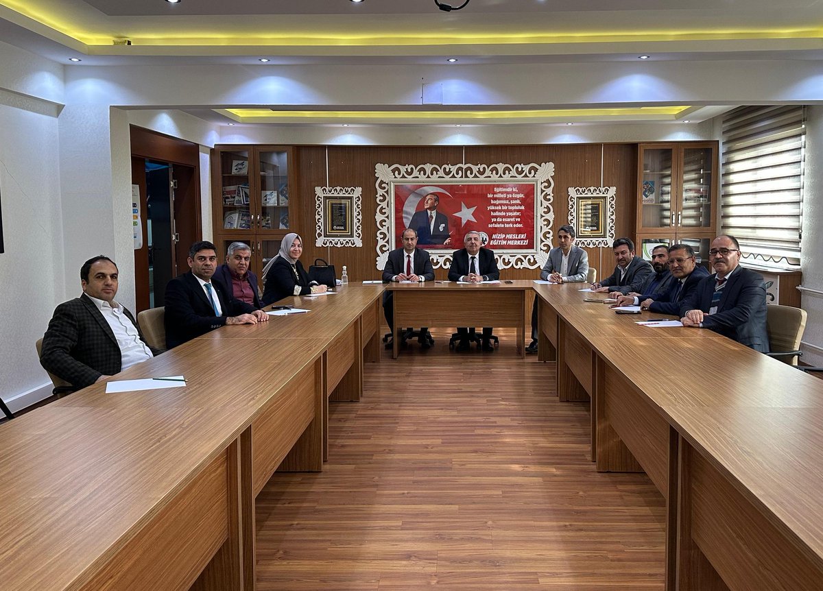 Mesleki ve Teknik Eğitim Politika Belgesi Kapsamında; Nizip Mesleki Eğitim Merkezimizin ev sahipliğinde İlçe Milli Eğitim Müdürümüz Cengiz GÜNDEŞ ve şube müdürlerimiz Murat KILIÇ ve Muzaffer MAVİGÖK'ün katılımlarıyla Mesleki ve Teknik Eğitim Müdürlüğüne bağlı okullarımızın
